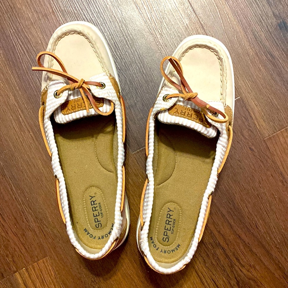 Cream colored Sperry’s Womens Size 8